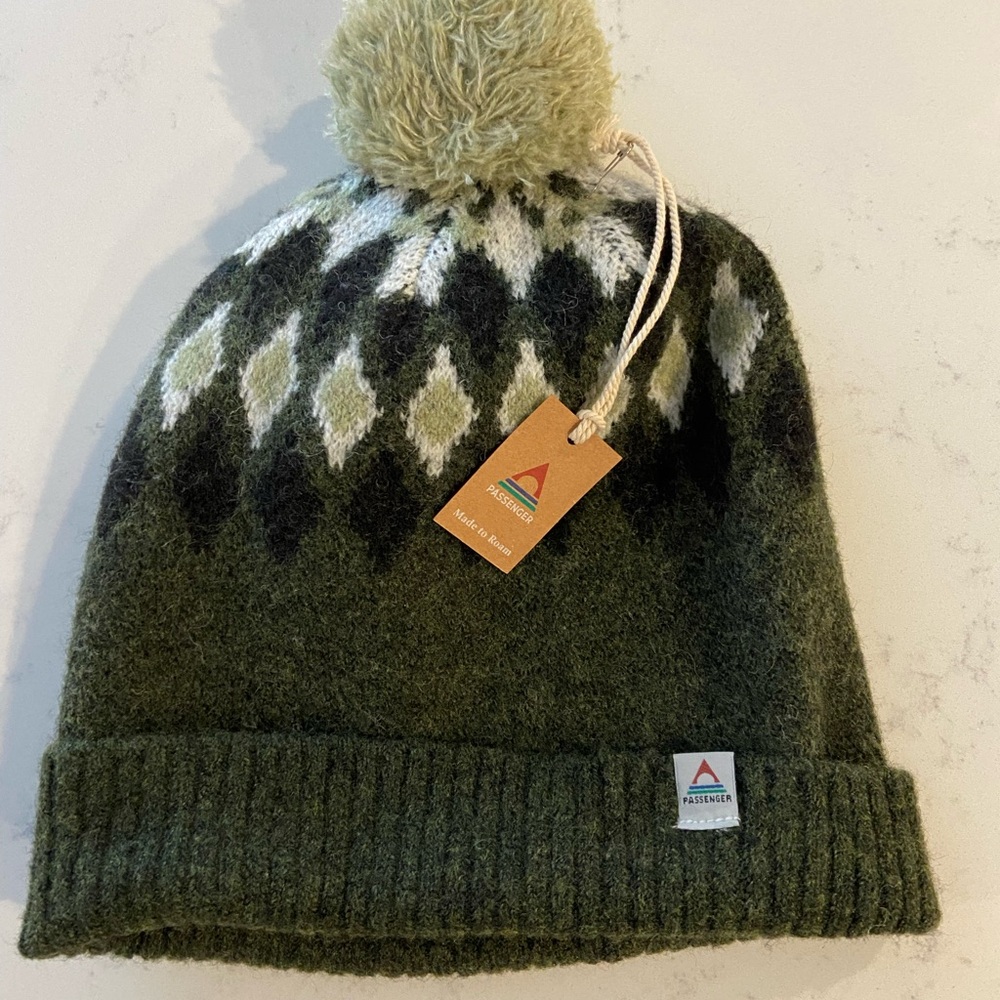 New With Tags‼️‼️Green Knit Beanie with Pom Pom